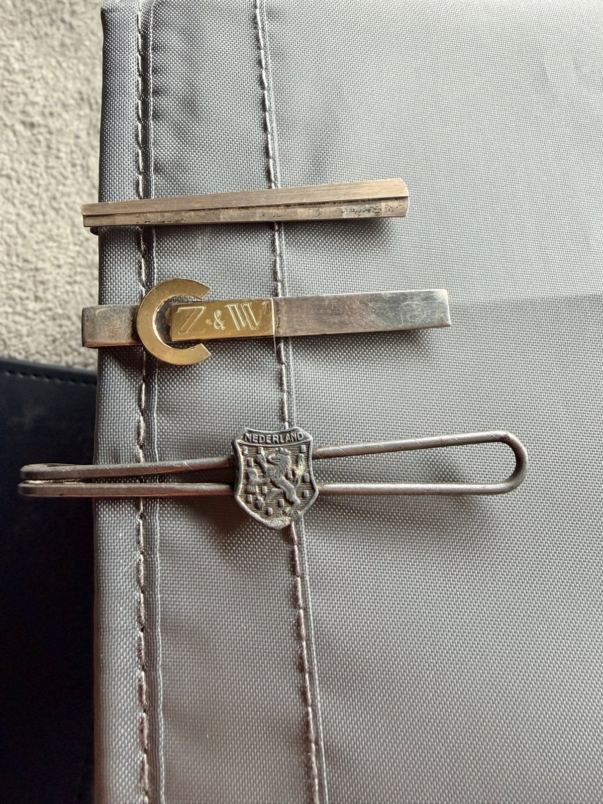 Vintage stropdassen spelden  : Nederland, Z&W en effen, Ophalen of Verzenden, Gedragen, Zilver, Met patroon