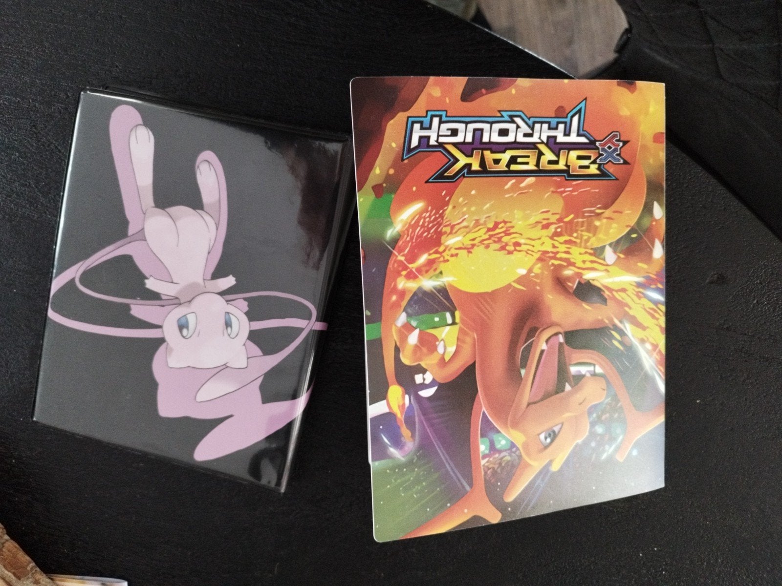 2 mappen vol Pokémon kaarten + 4 grote kaarten, Ophalen of Verzenden, Gebruikt, Meerdere kaarten, Foil