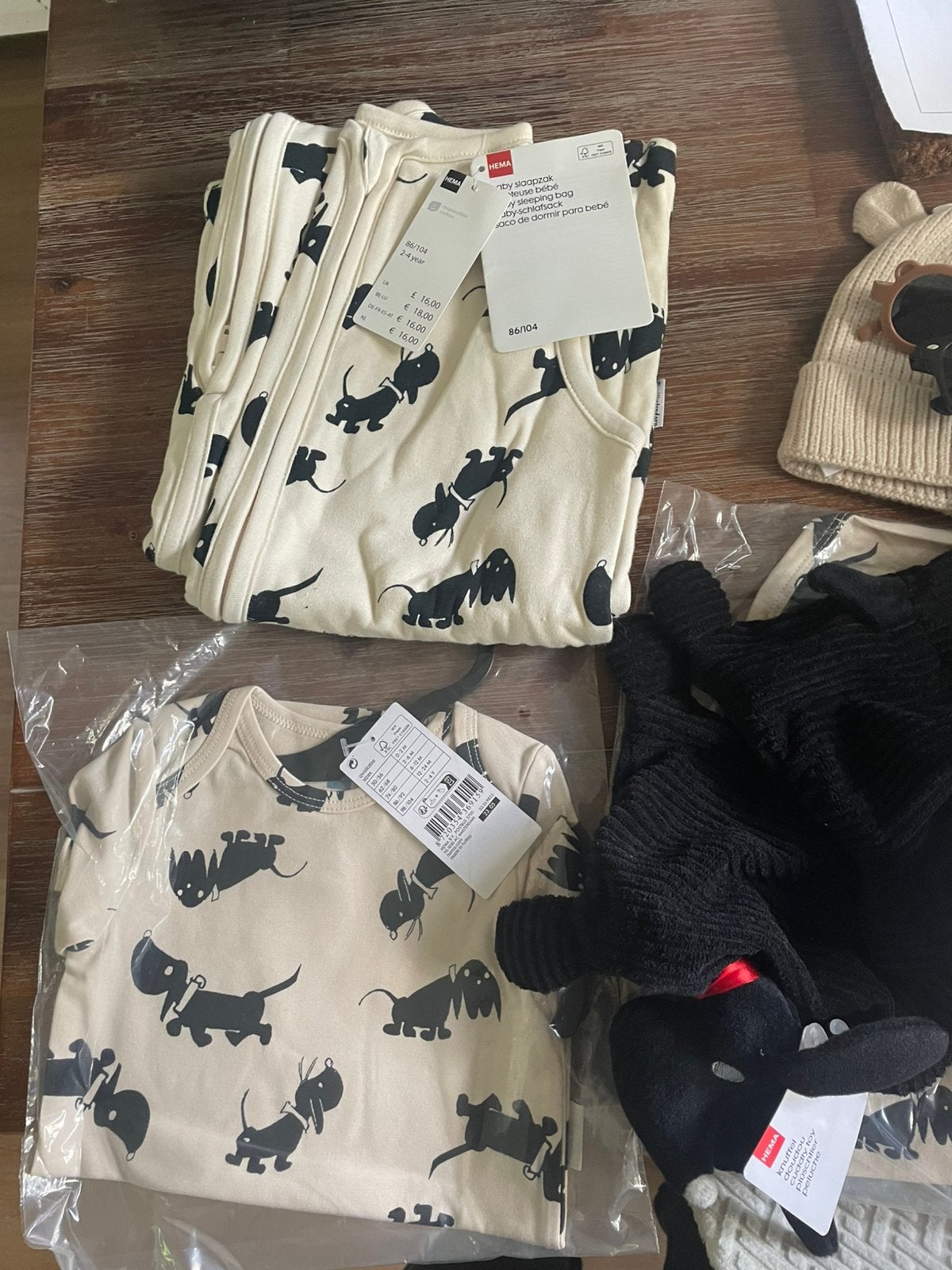 Takkie baby kleertjes (rompertje, pyama, slaapzak, sokjes), Ophalen, Zo goed als nieuw