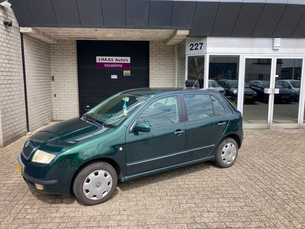Skoda Fabia 1.4 Comfort / AIRCO / INRUILKOOPJE / APK 28 AUGU, Auto's, Voorwielaandrijving, Gebruikt, Zwart, 4 cilinders