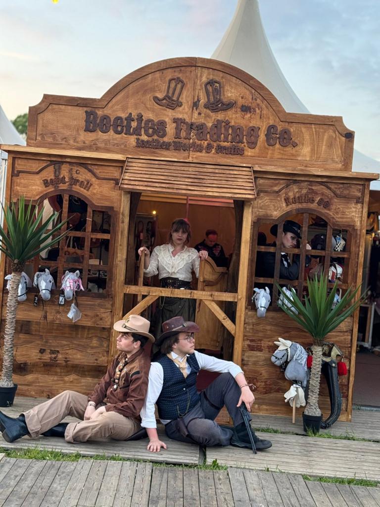 Westernhuisjes  en rodeostier te huur, Ophalen