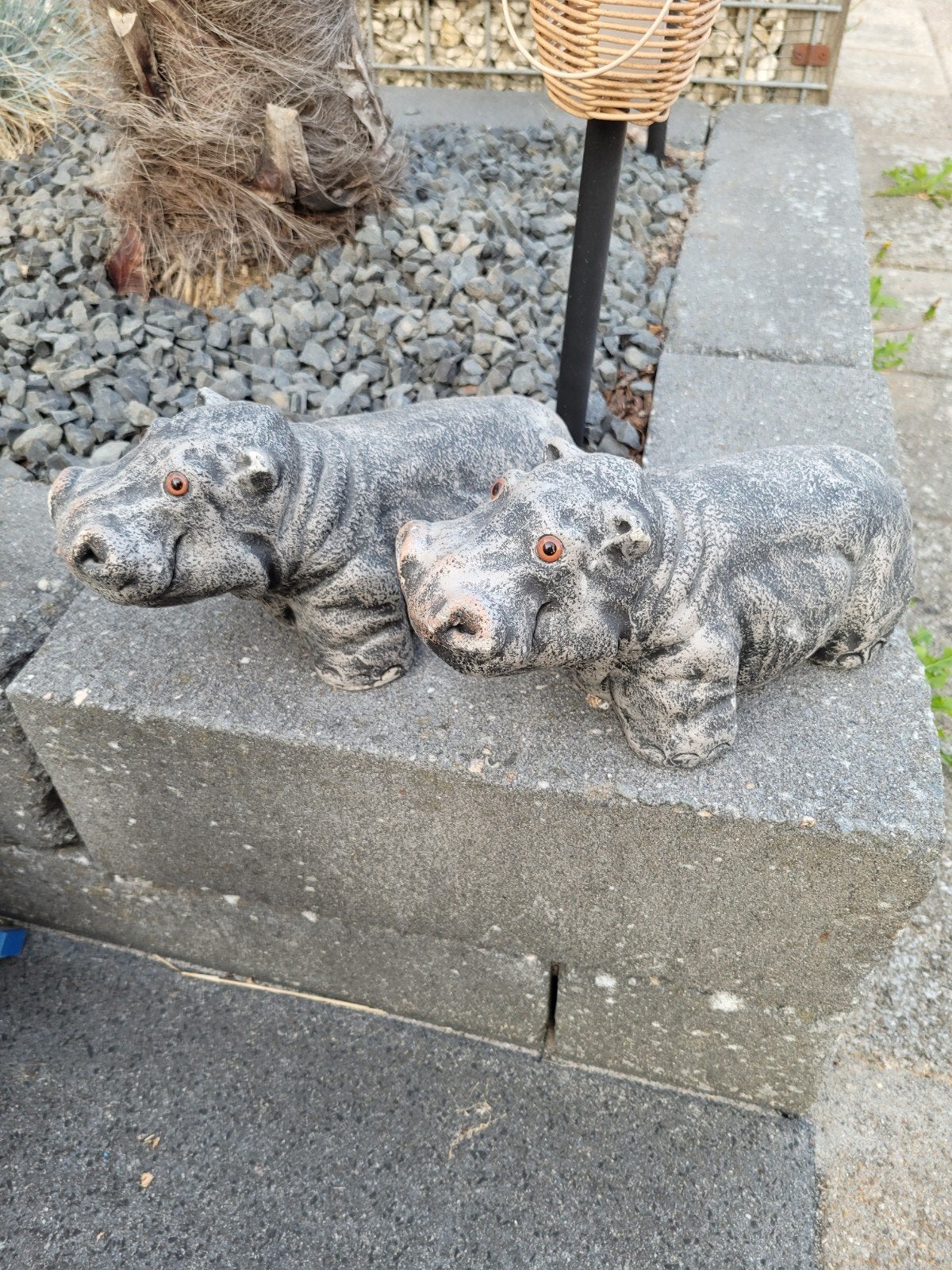 2 super leuke nijlpaard tuinbeelden, Ophalen, Zo goed als nieuw, Beton, Dierenbeeld