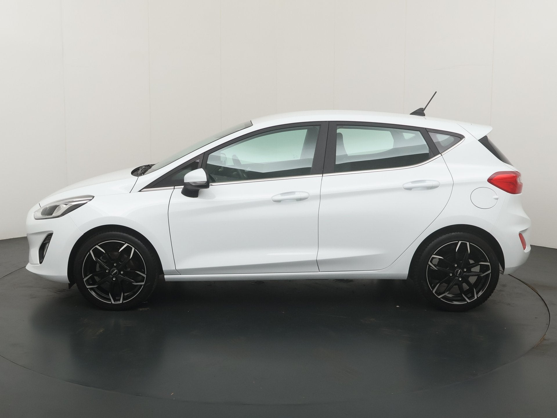 Ford Fiesta EcoBoost 95 pk Titanium | All season | Navi | Cl, Stof, Gebruikt, 1064 kg, Origineel Nederlands