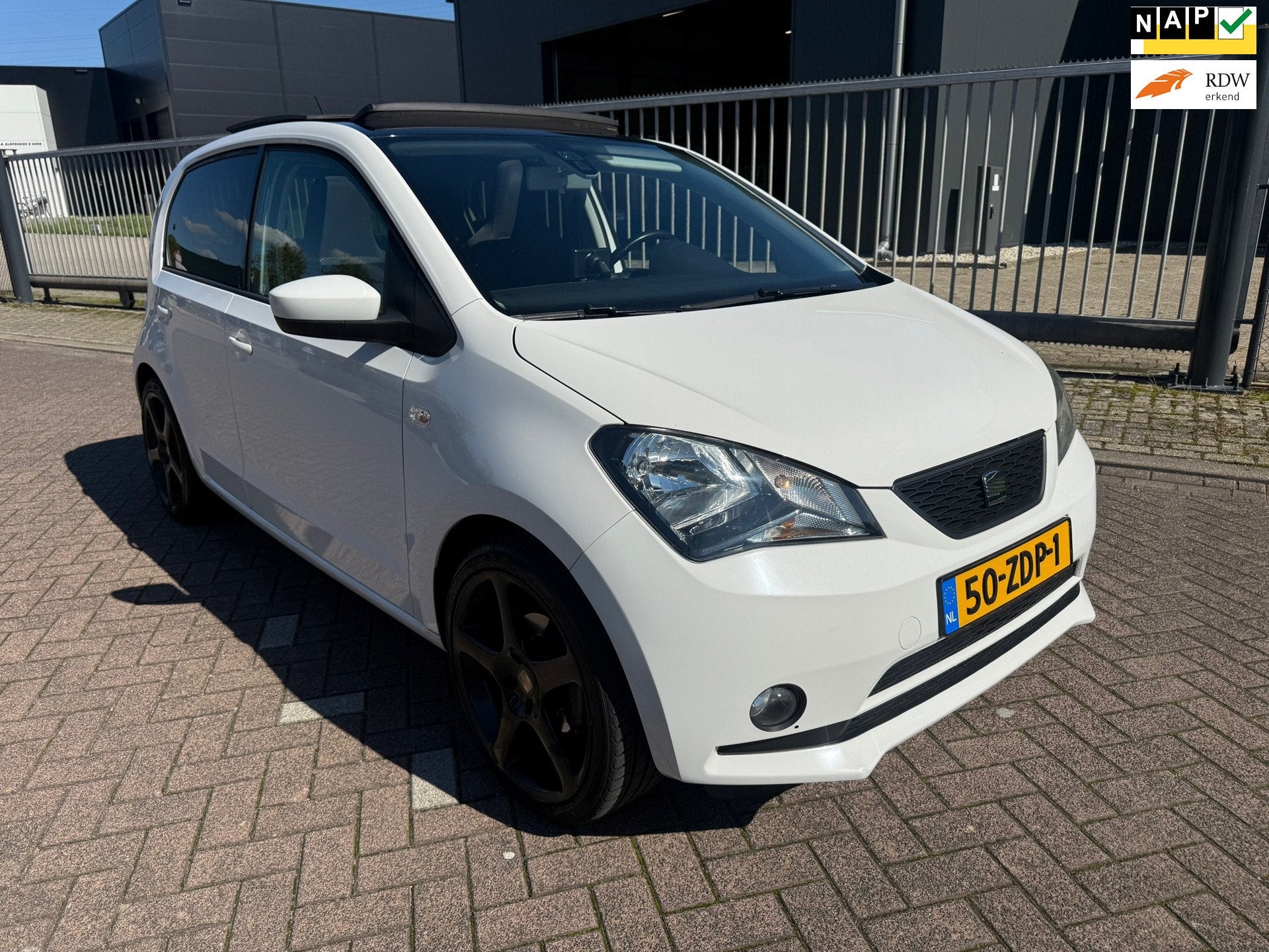 Seat Mii 1.0 Style Sport *NWE APK* PANO* LMV*, Voorwielaandrijving, Euro 5, Gebruikt, 840 kg