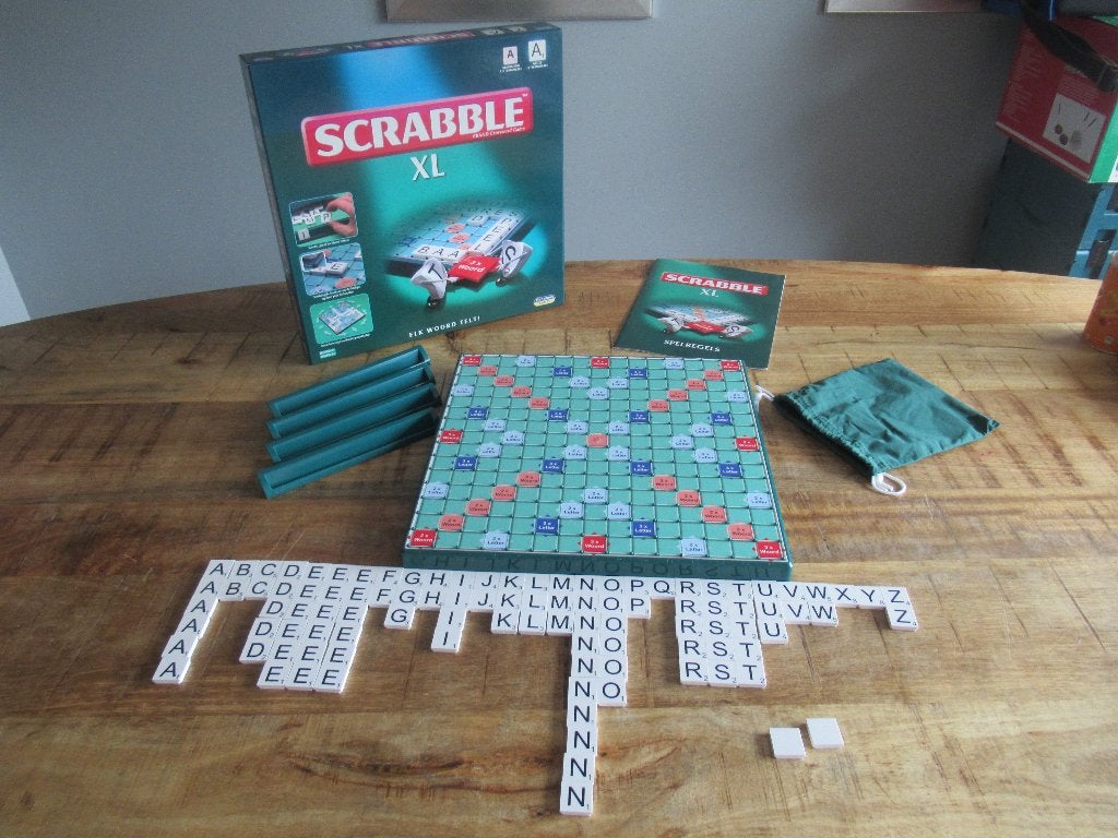 EXTRA GROOT SPEL Scrabble XL met extra grote letters!, Hobby en Vrije tijd, Ophalen of Verzenden, Nieuw, Tinderbox Games