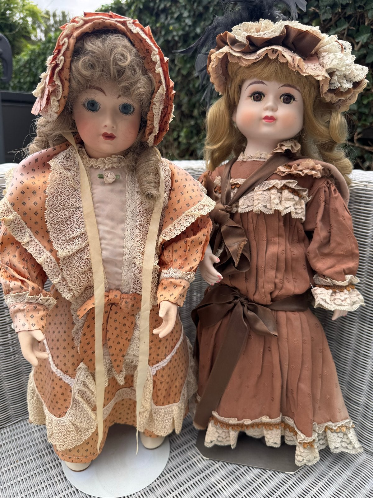 Set van 2 Antieke Porseleinen Poppen in Victoriaanse Stijl, Ophalen of Verzenden, Gebruikt, Pop