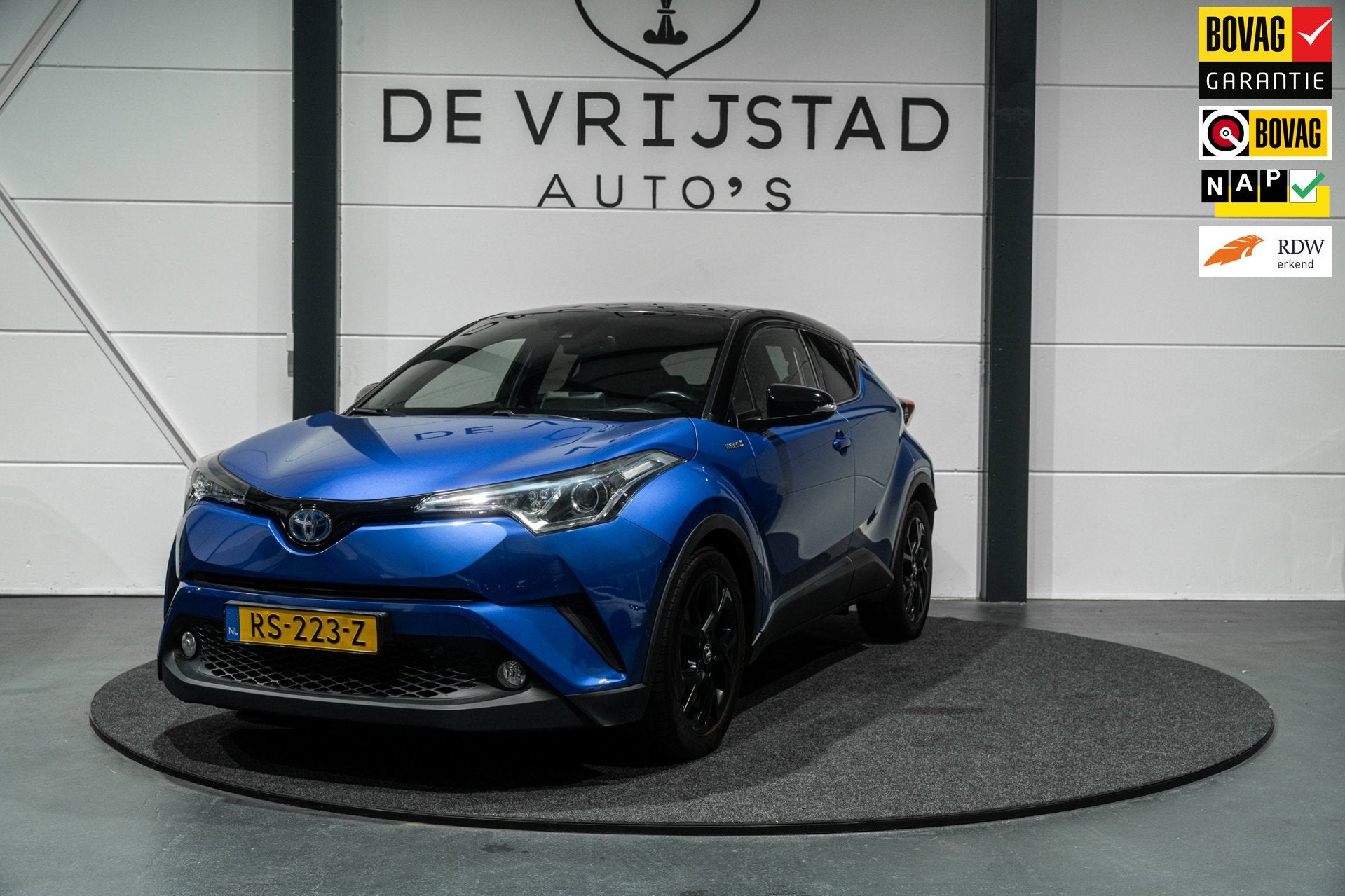 Toyota C-HR 1.8 Hybrid Bi-Tone Black edition leer!, Auto's, 4 cilinders, Met garantie (alle), Blauw, 26 km/l