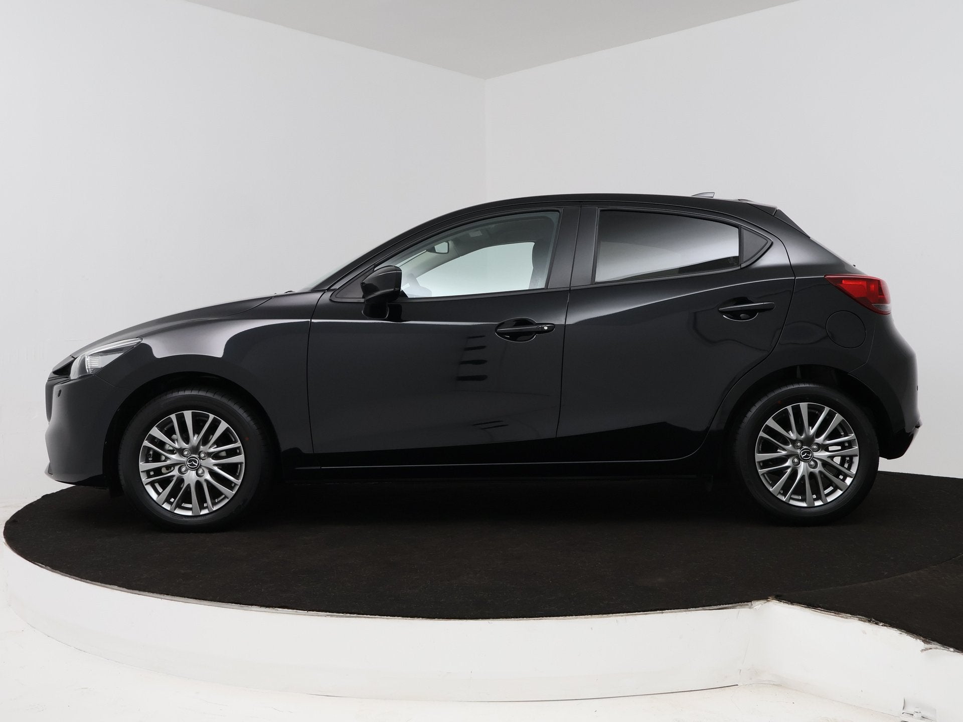 Mazda 2 1.5 e-SkyActiv-G 90 Exclusive-Line | Oa. Stuur en St, 12 maanden, Stof, 4 cilinders, Zwart