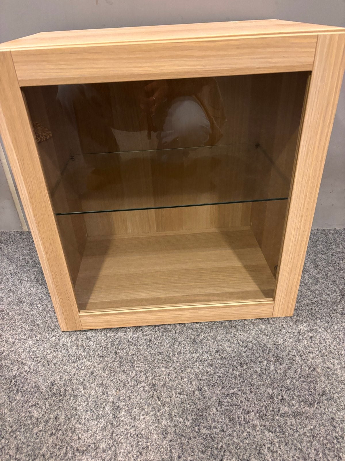 Houten vitrinekastje met glazen deur en plank, Minder dan 50 cm, Ophalen of Verzenden, Zo goed als nieuw, Minder dan 100 cm