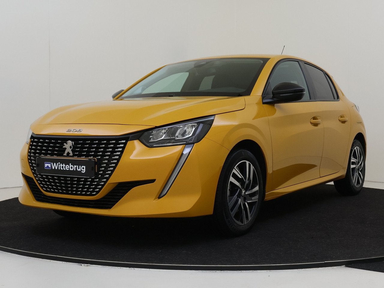 Peugeot 208 1.2 PureTech Allure Pack | Navigatie | Camera |, 101 pk, Gebruikt, 49 €/maand, 19 km/l