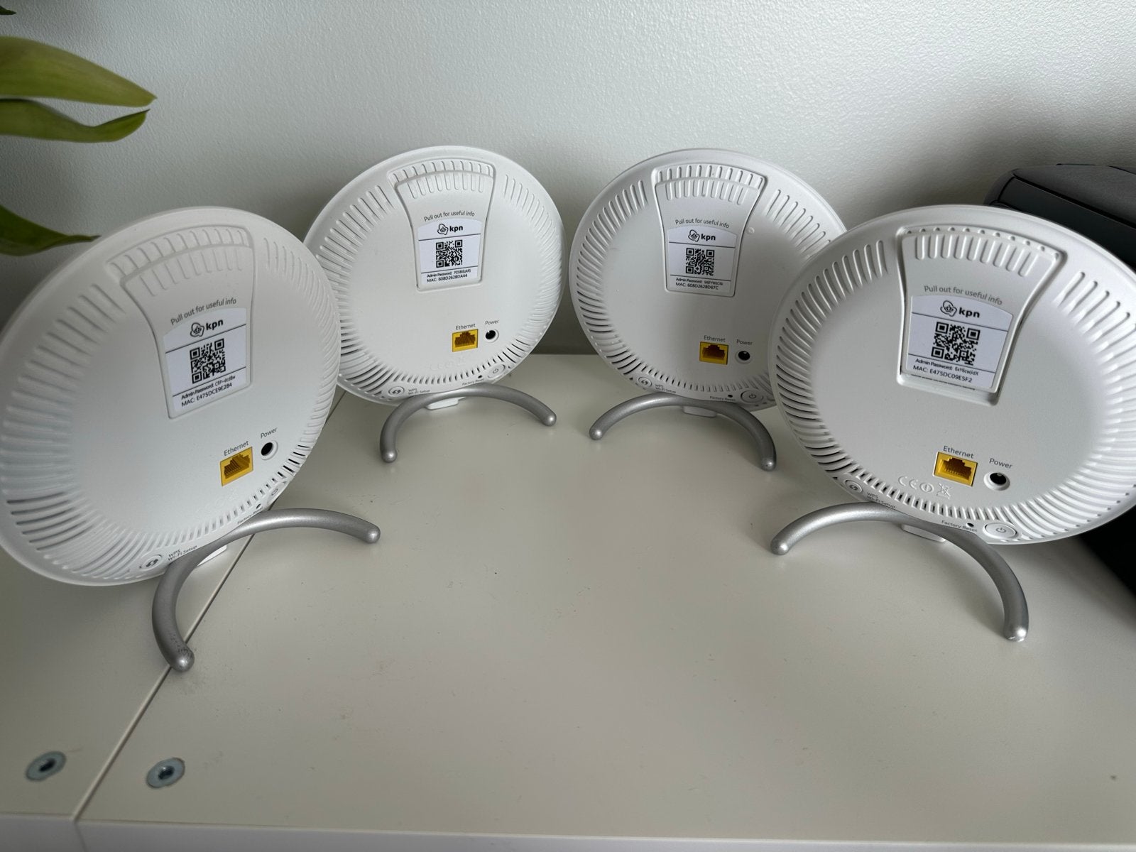 KPN SuperWifi punten (4 stuks) met adapters, Ophalen of Verzenden, Gebruikt, Router