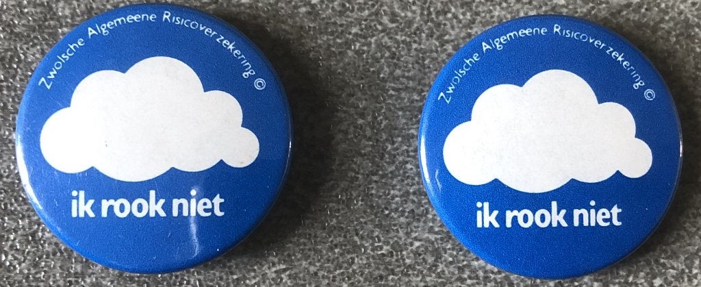 2 BUTTONS - IK ROOK NIET - 2,5 CM, Verzamelen, Ophalen of Verzenden, Zo goed als nieuw, Overige onderwerpen
