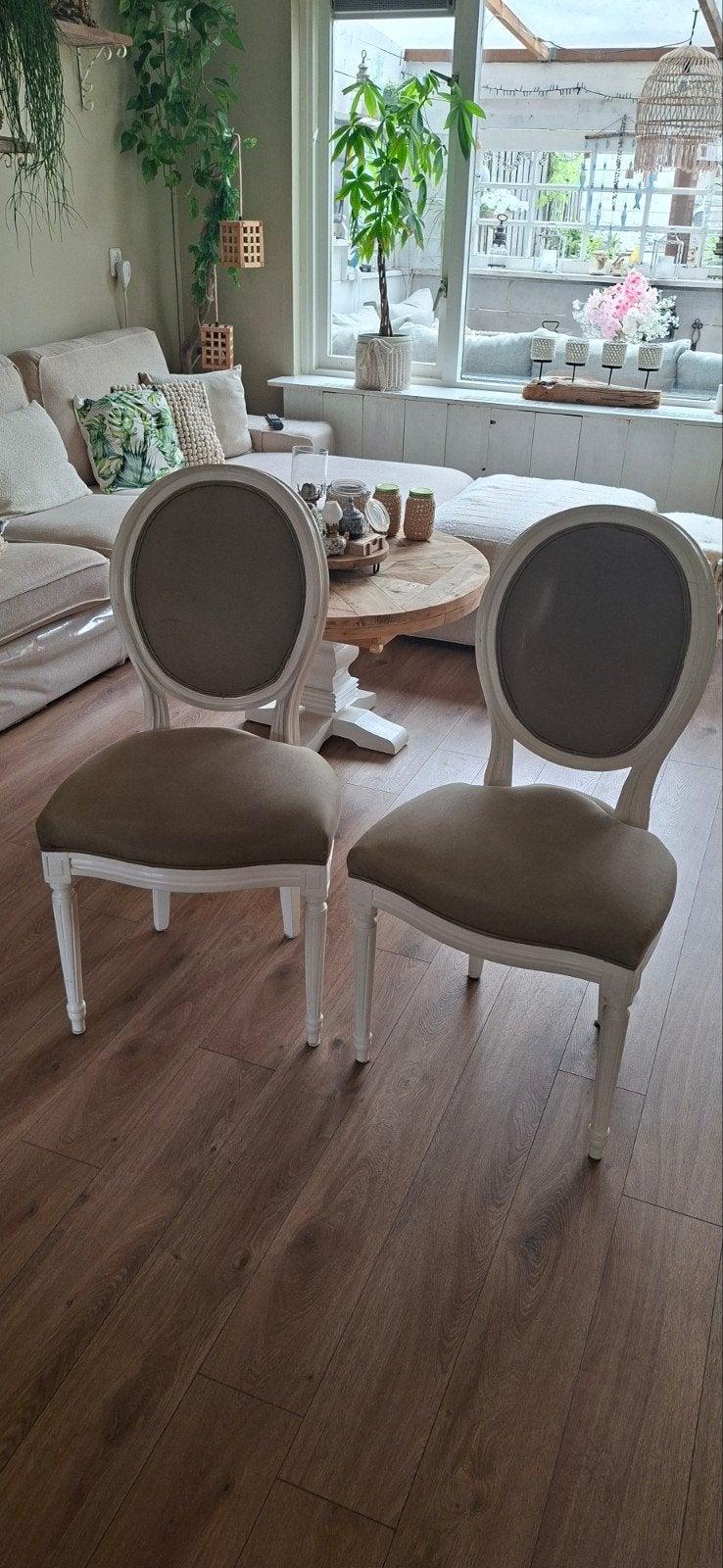 Eetkamer stoelen medaillon, Ophalen