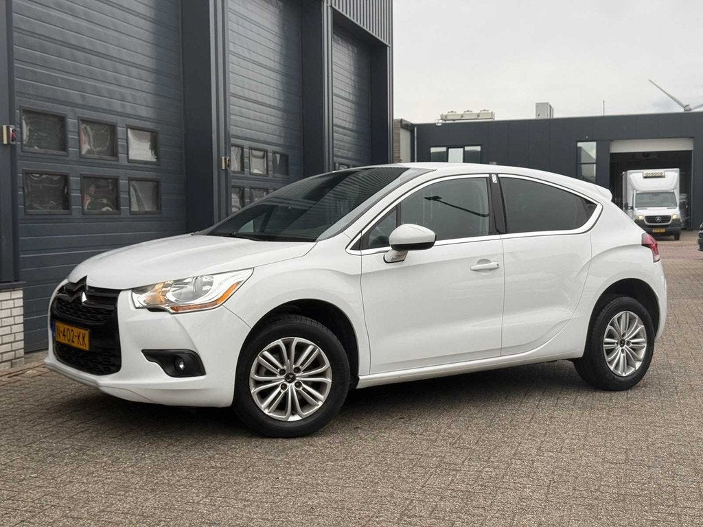 Citroën DS4 1.2 Turbo So Chicc | N-402-KK i, Auto's, Citroën, Gebruikt, Euro 6, Wit, Bedrijf