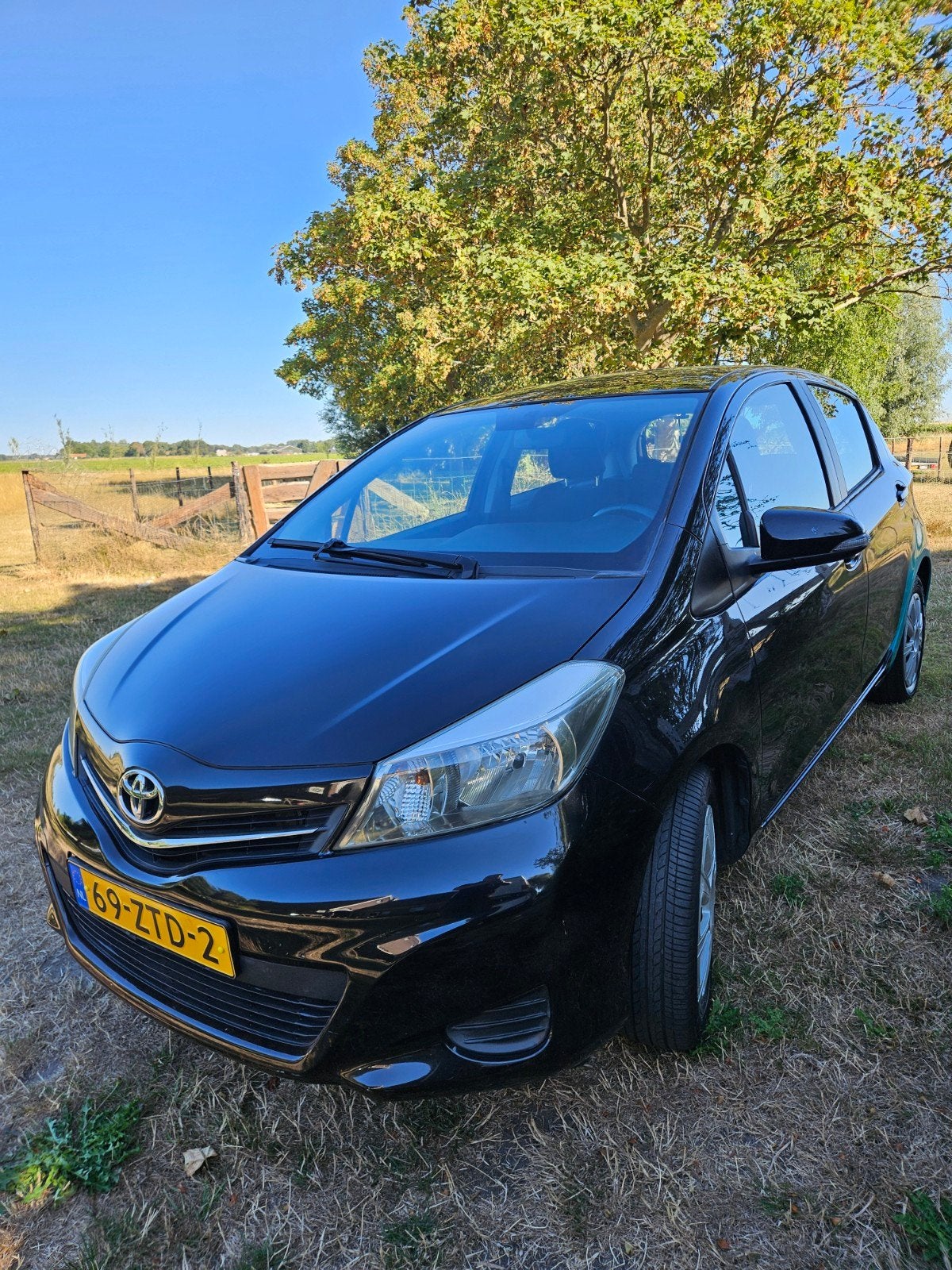 Toyota Yaris - Zwart metalic 52.595km - 2012, Auto's, Toyota, 945 kg, 28 km/l, Zwart, Particulier