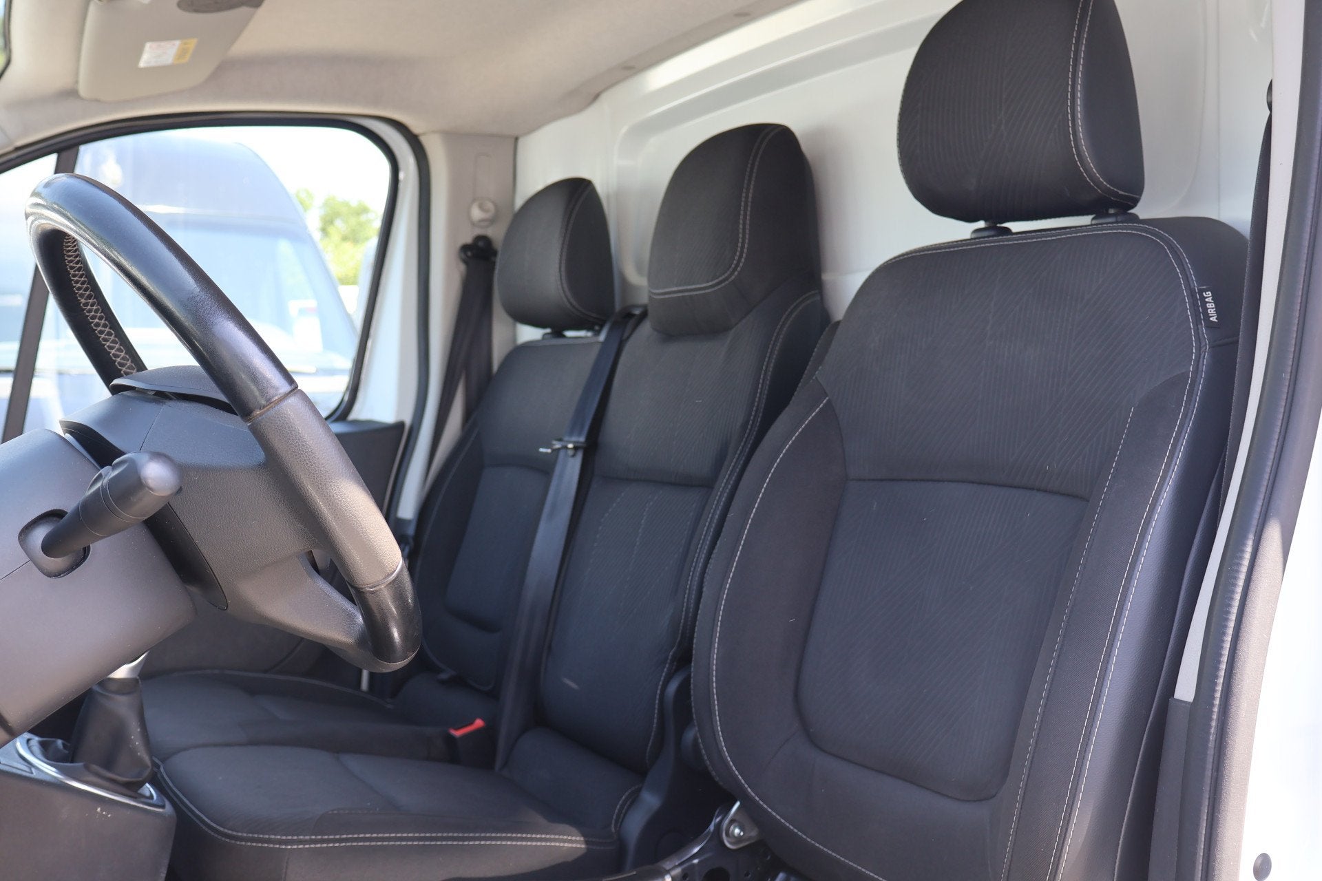 Renault Trafic 2.0 dCi 170pk L2 H1 Airco Navigatie Camera Im, Stof, Gebruikt, Euro 6, 4 cilinders