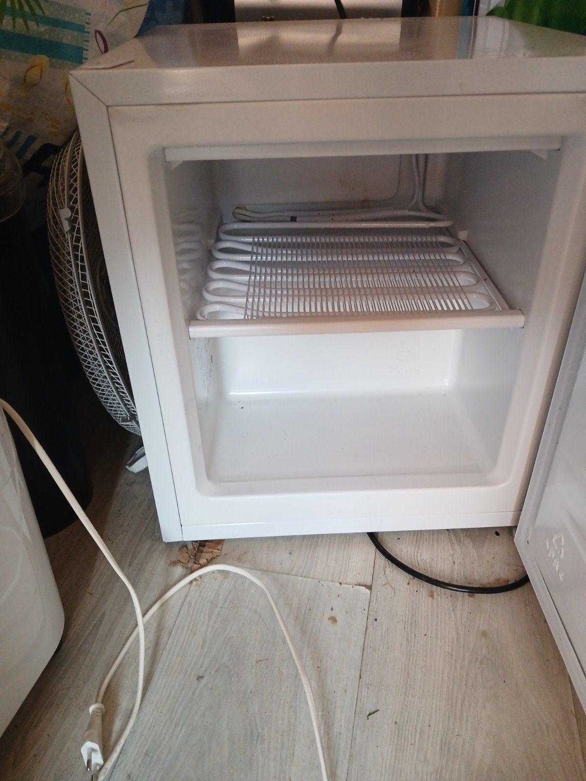 Zanussi mini koelkast met vriesvak, Ophalen, Met vriesvak, Minder dan 45 cm, Minder dan 85 cm
