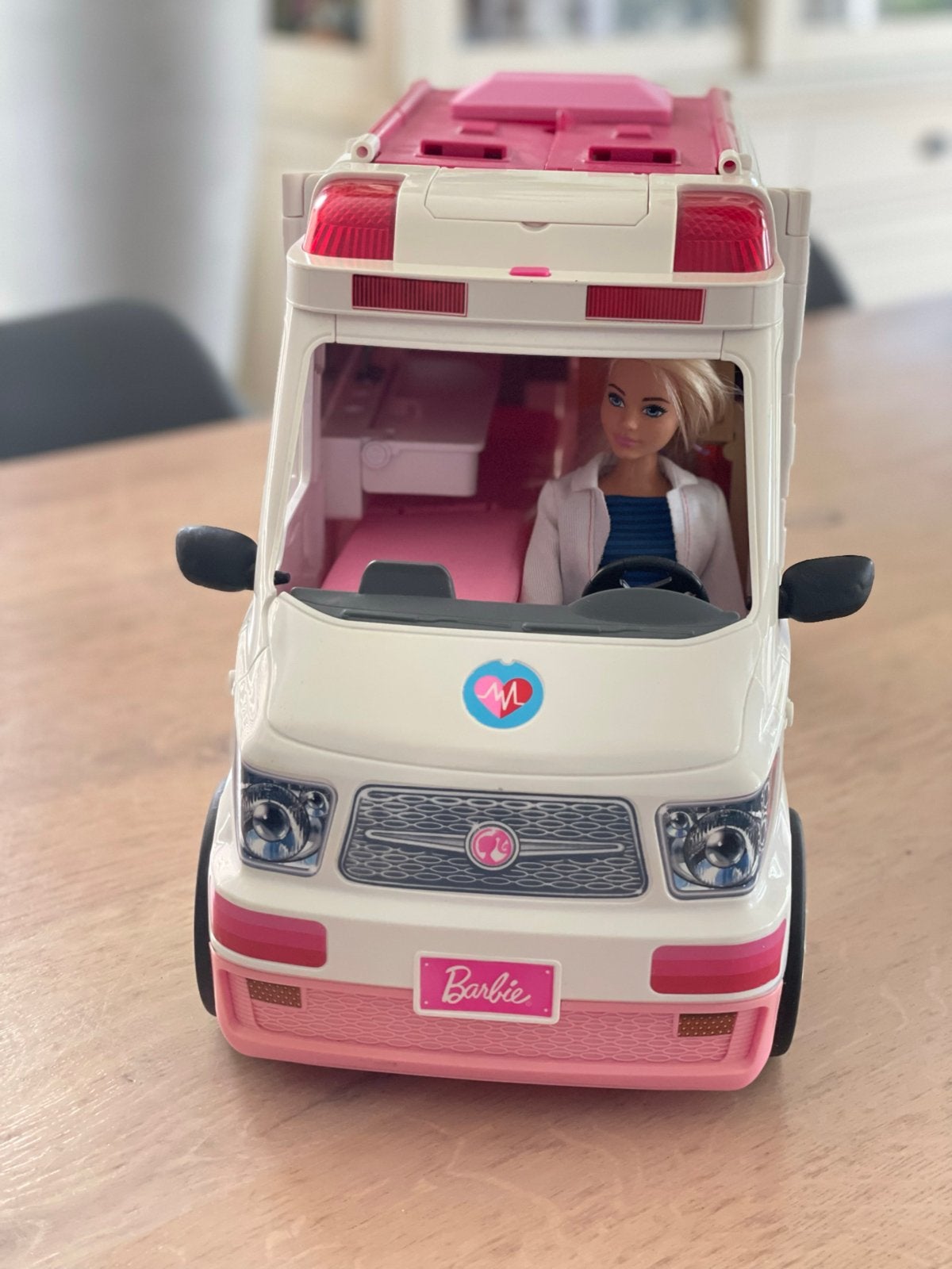 Barbie ambulance met accessoires, sirene en dokter Barbie, Ophalen of Verzenden