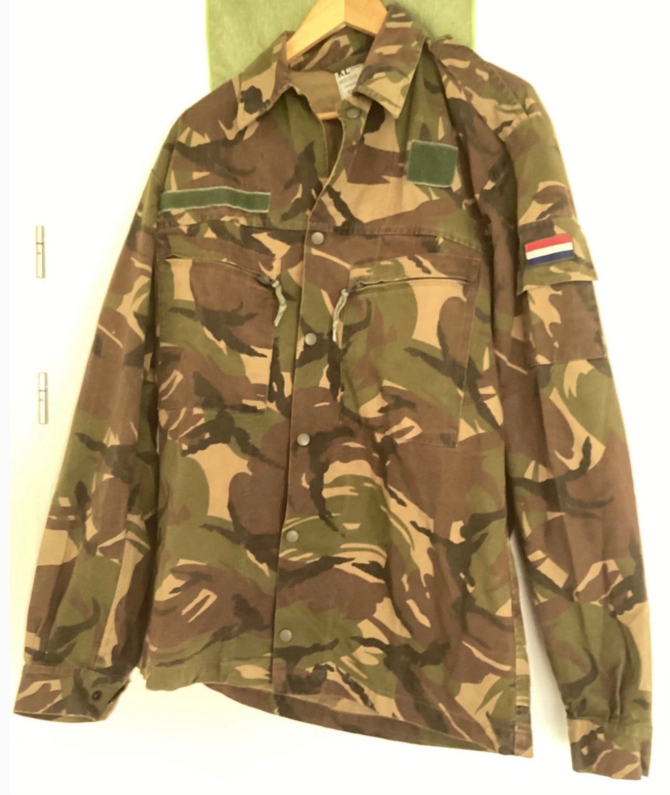 LEGER JAS ,DIK OVERHEMD …CAMOUFLAGE PRINT+DRUKKNOPEN ,MOOI!!, Ophalen of Verzenden, Landmacht, Nederland, Kleding of Schoenen