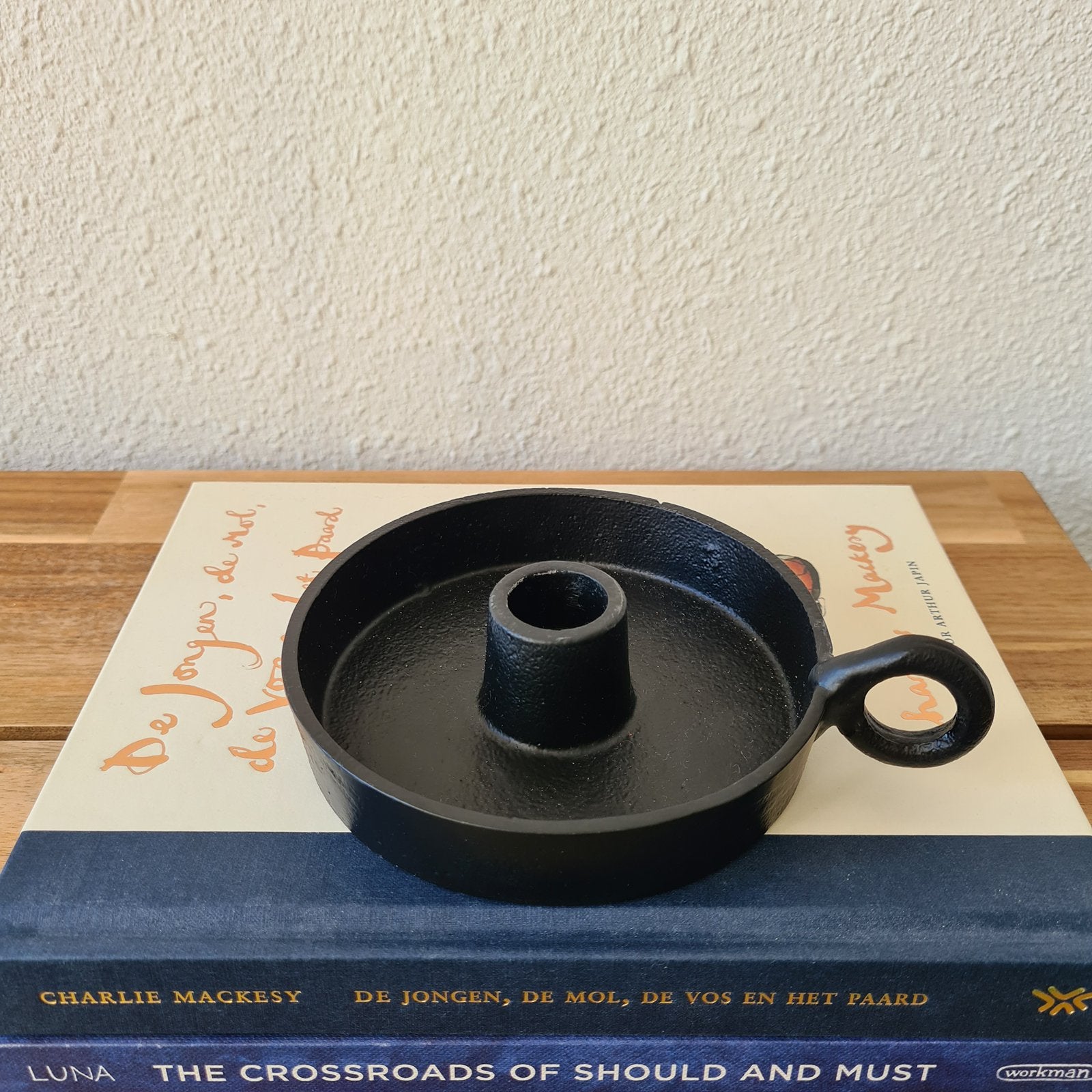 Zwarte ronde kandelaar met handvat., Ophalen of Verzenden, Zo goed als nieuw, Zwart, Kandelaar