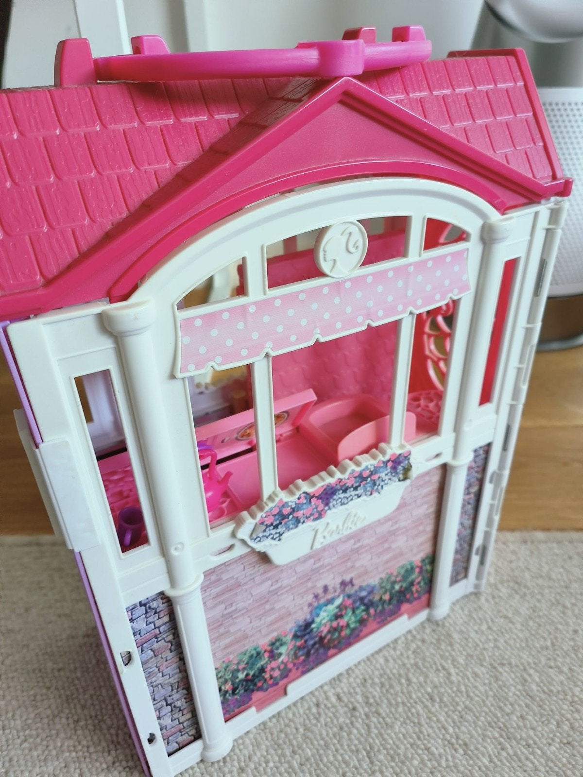 Barbie draagbaar huis met pop en accessoires, Ophalen