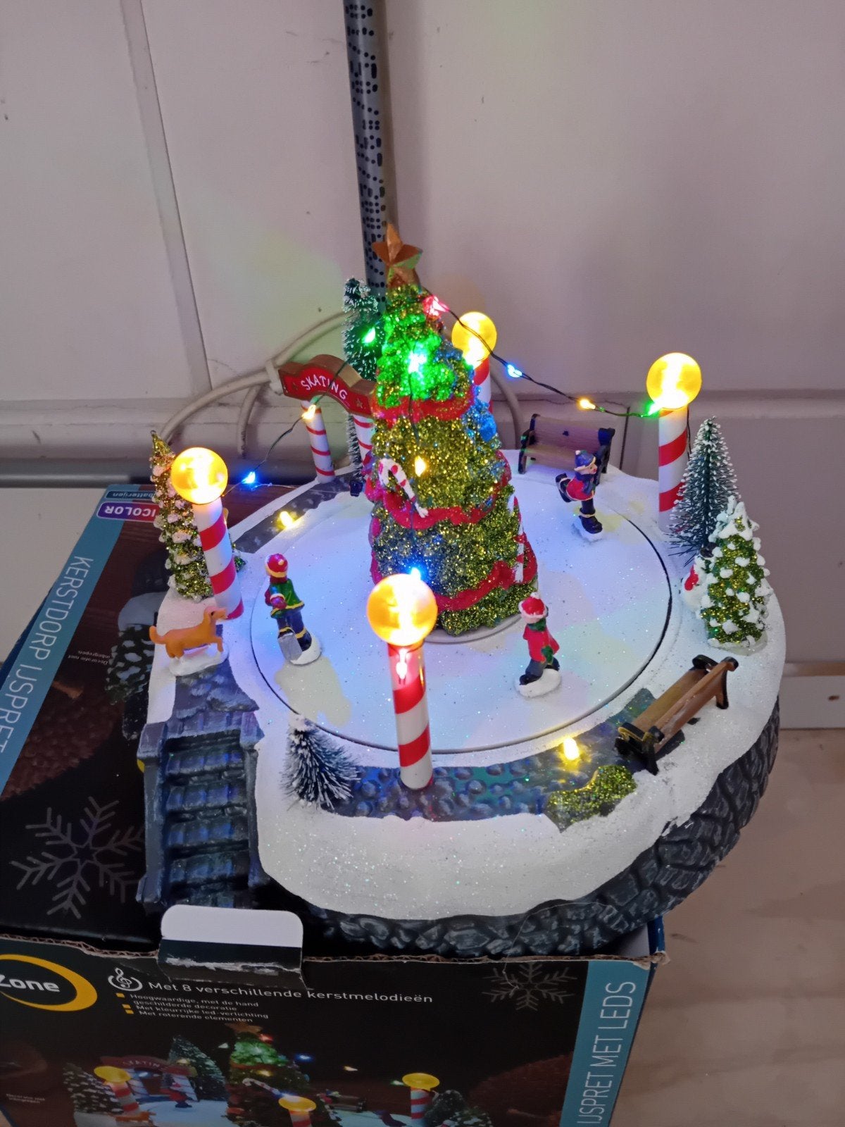 kerst ornament winter tafereel kerstdorp licht en muziek, Ophalen of Verzenden