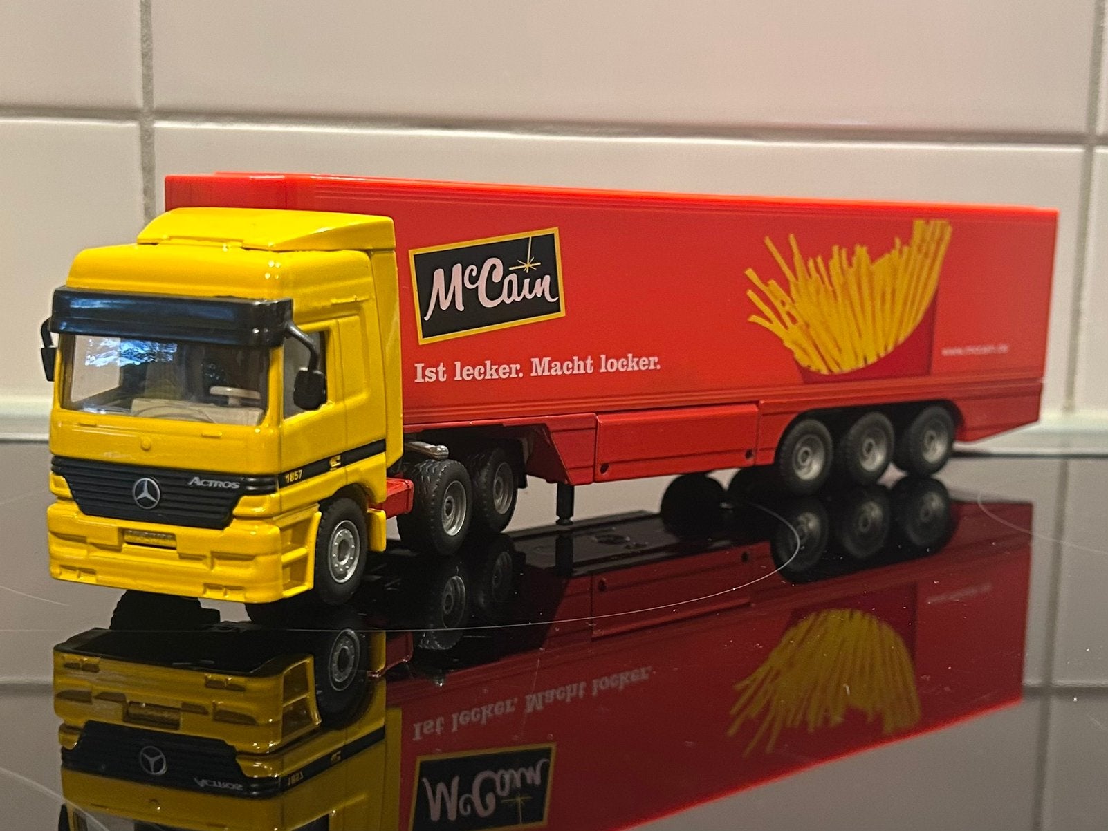 Siku Mercedes Actros McCain 1:55, Verzenden, Zo goed als nieuw, Bus of Vrachtwagen