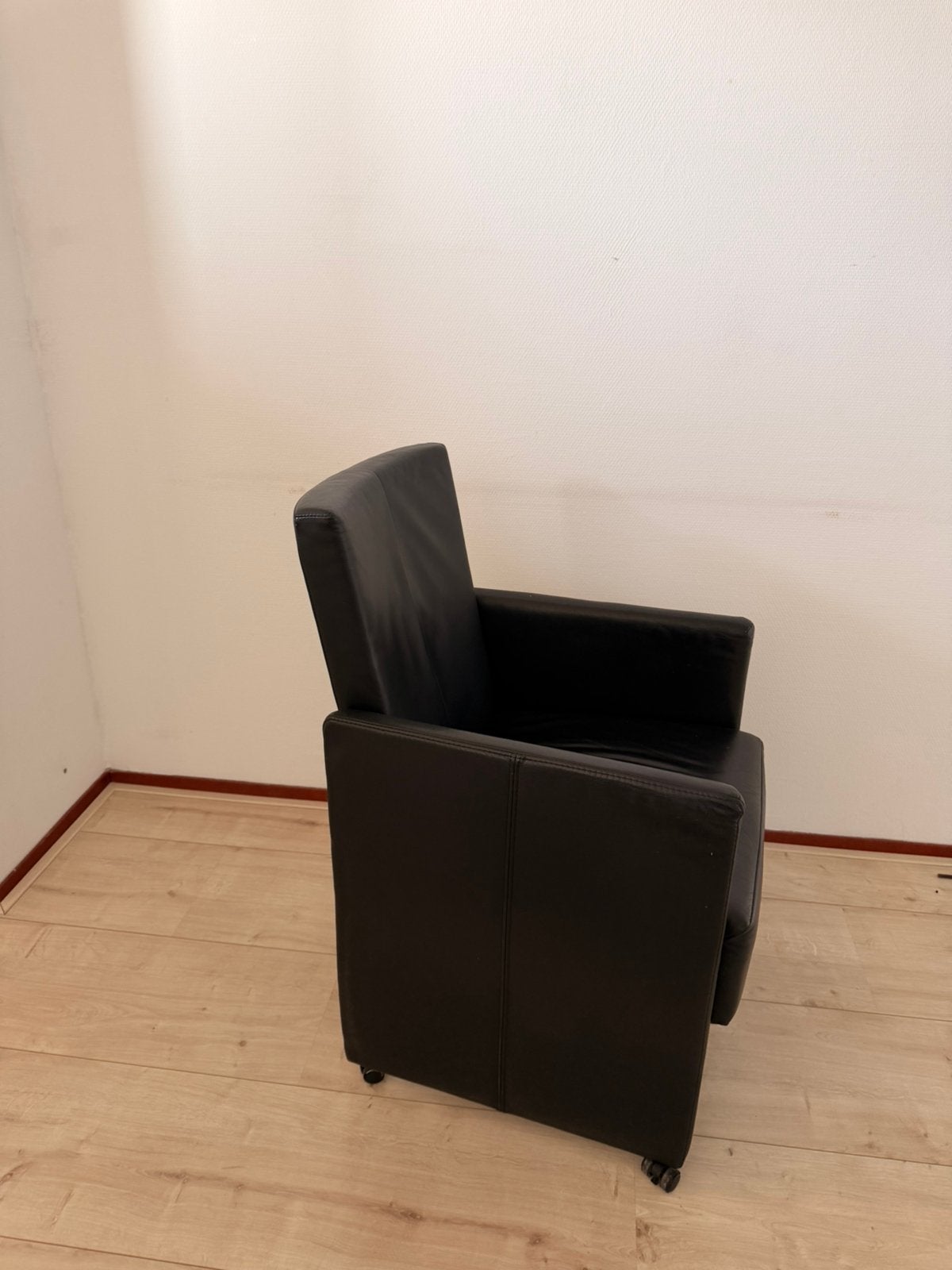 Leren fauteuil, met relaxstand, op wieltjes, Huis en Inrichting, Fauteuils, Ophalen, Zo goed als nieuw, Minder dan 75 cm, 50 tot 75 cm