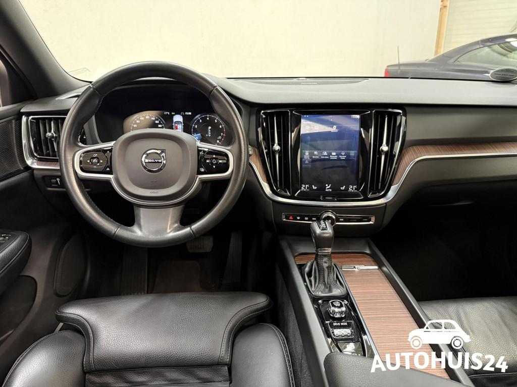 Volvo V60 Cross Country 2.0 T5 AWD Momentum Pro 250PK HEAD-U, Automaat, Stof, Zwart, 14 km/l