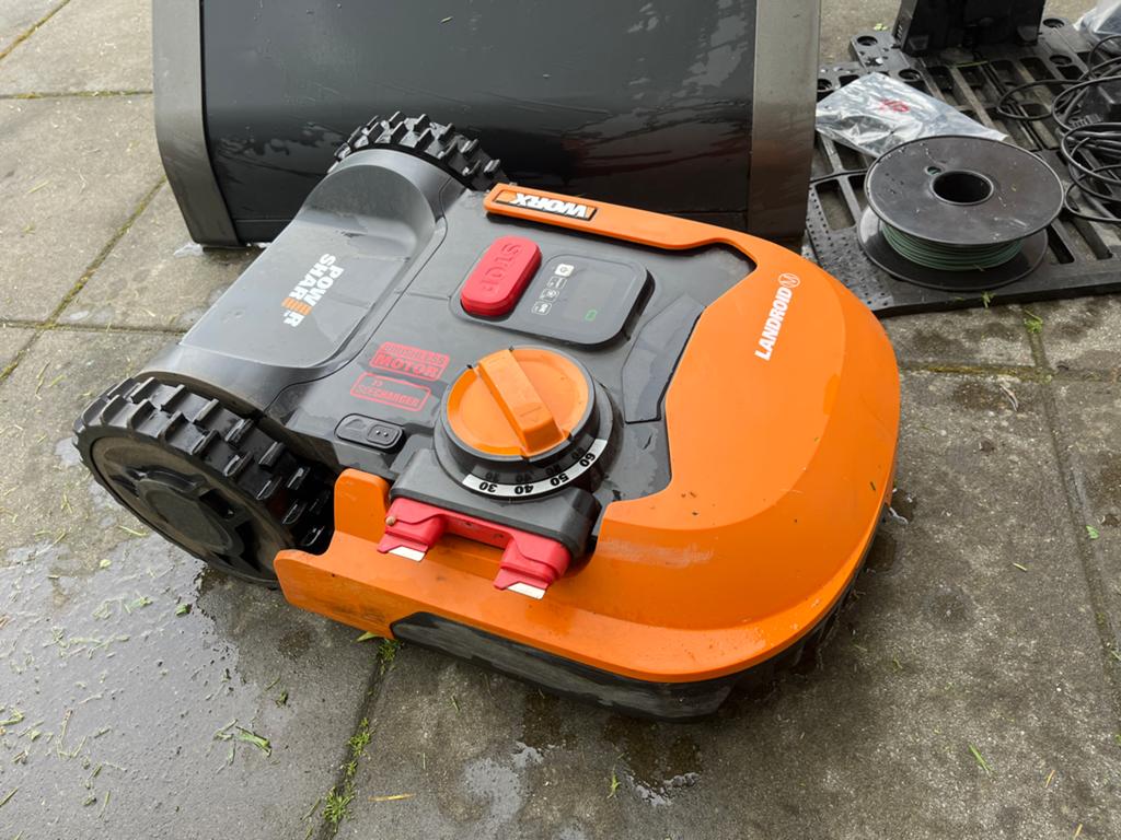 Worx Landroid M500 robotmaaier met laadstation, Tuin en Terras, Robotmaaiers, Ophalen of Verzenden, Gebruikt, 20 tot 25 cm, Bestuurbaar via app