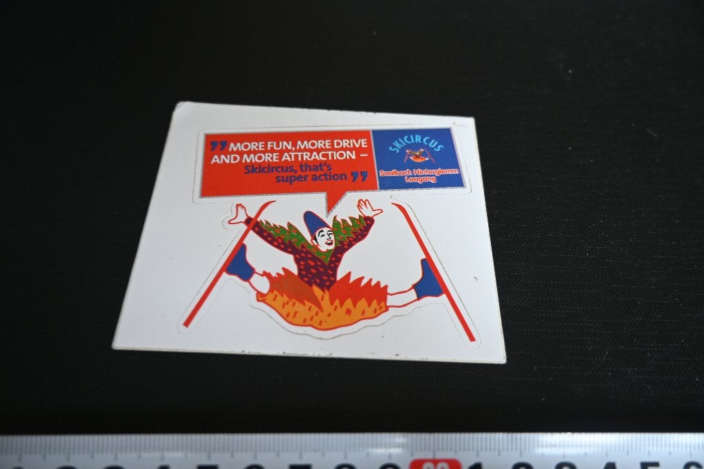 sticker skicircus saalbach hinterglemm leogang - clown ski, Ophalen of Verzenden, Zo goed als nieuw