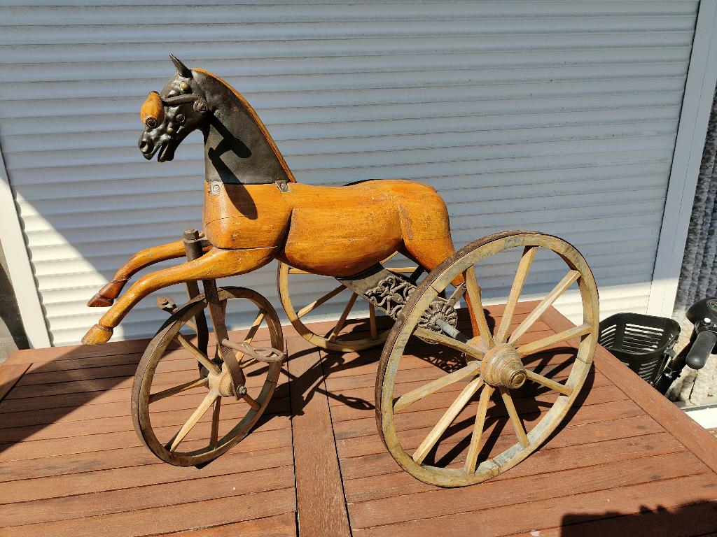 Antieke paarden fiets, Ophalen