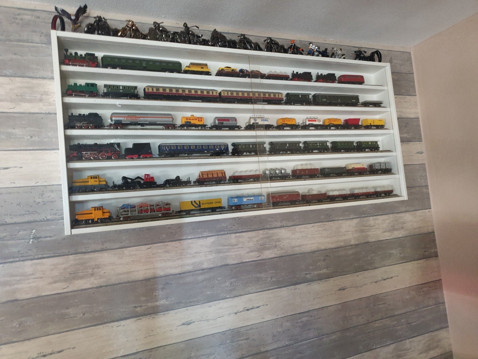 Grote collectie modeltreinen en wagons in vitrinekast, Hobby en Vrije tijd, Modeltreinen | H0, Overige merken, Gebruikt, Locomotief