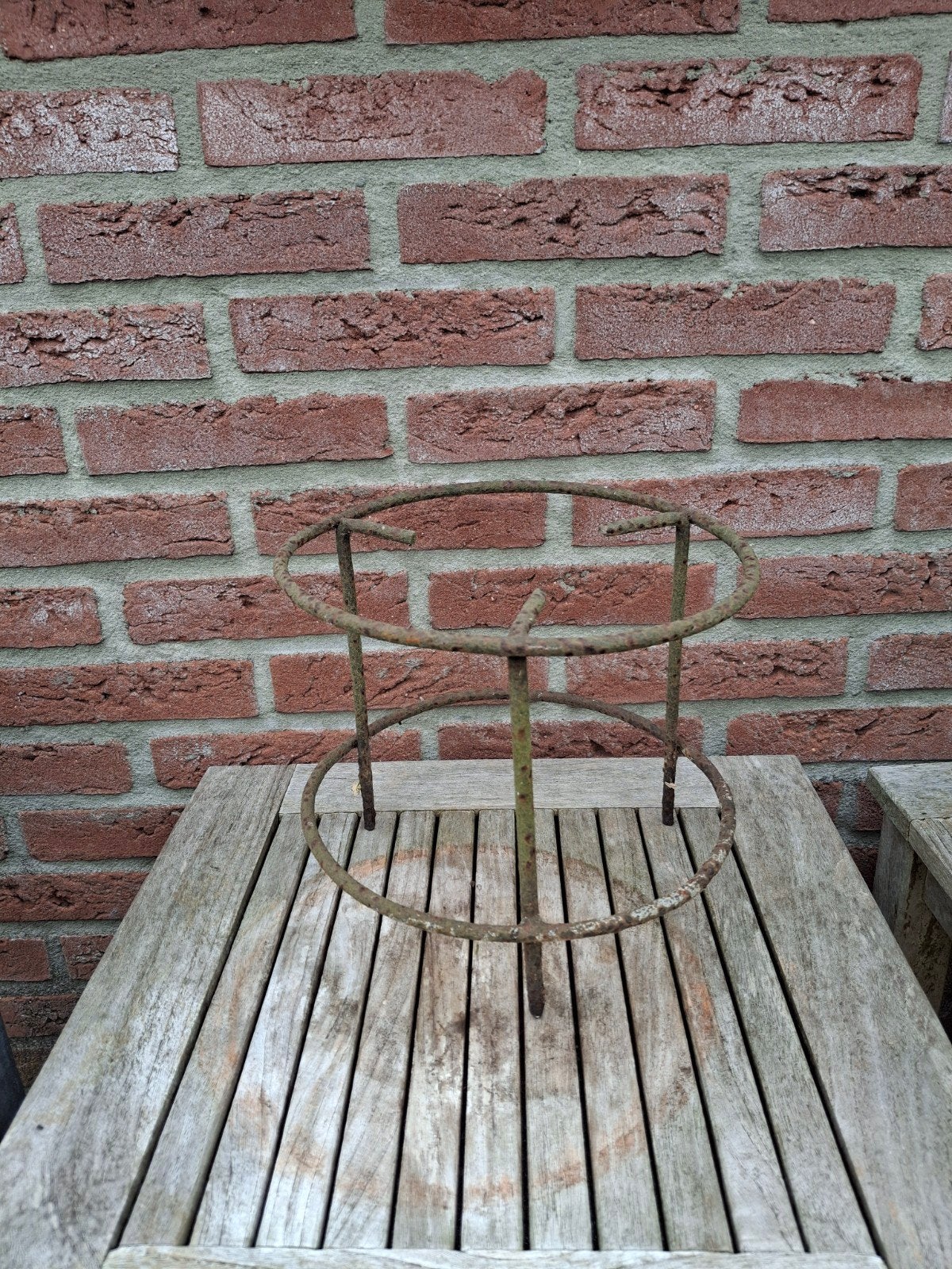 Vintage roestige plantenstandaard / bloempot houder, Ophalen of Verzenden, Gebruikt
