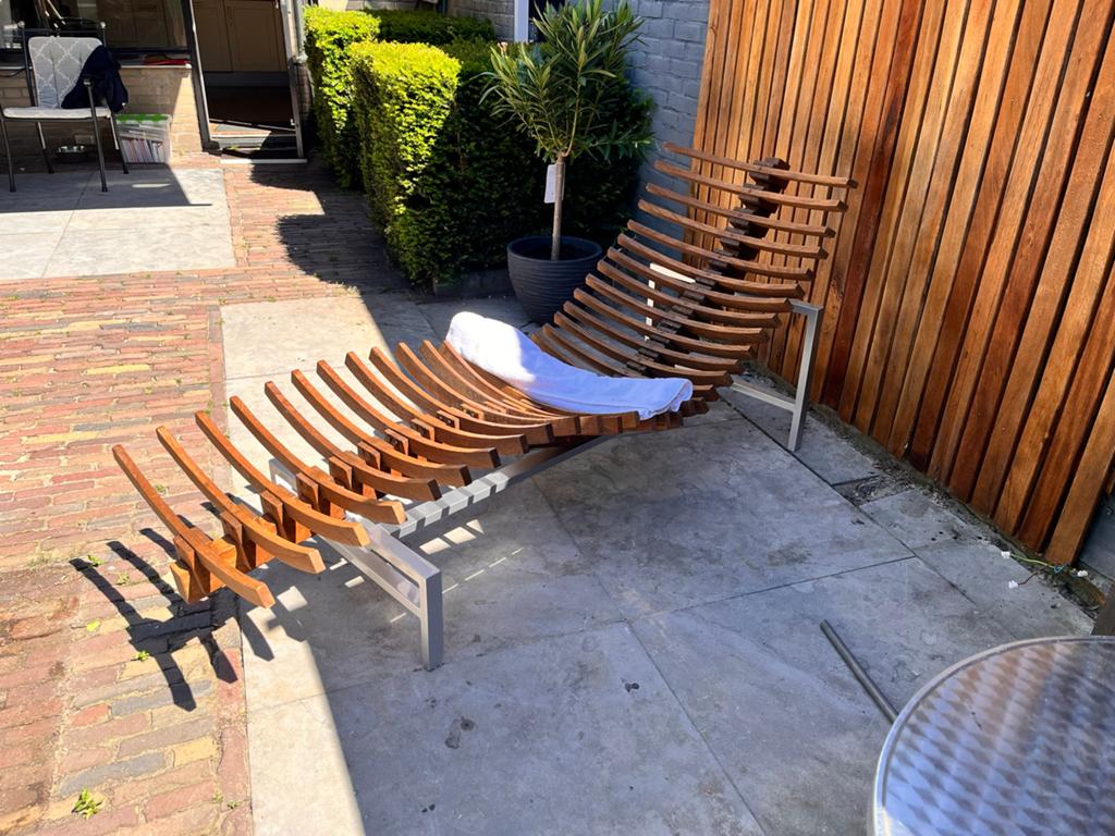 DUTCH 'BACKBONE' CHAISE LONGUE IN TEAK, Ophalen, Gebruikt, Hout