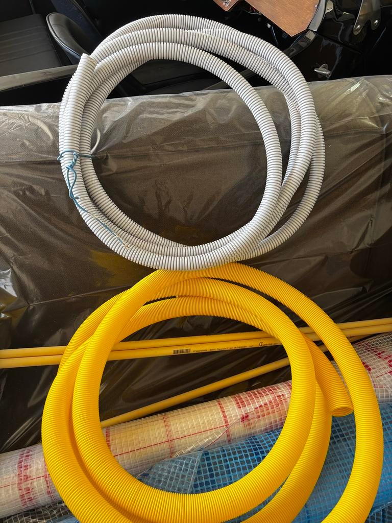 Flexibele buis voor elektra wit en grijs, Ophalen, Zo goed als nieuw, Kabel of Snoer