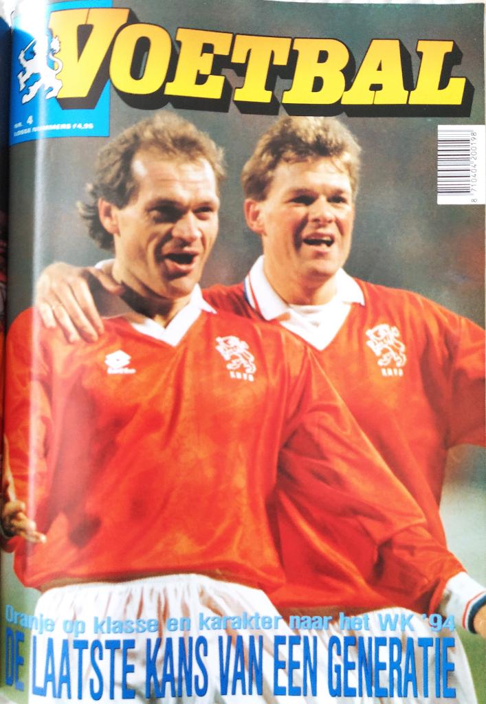 13 Historische Voetbalmagazines in Verzamelband, Verzenden, Zo goed als nieuw, Sport en Vrije tijd