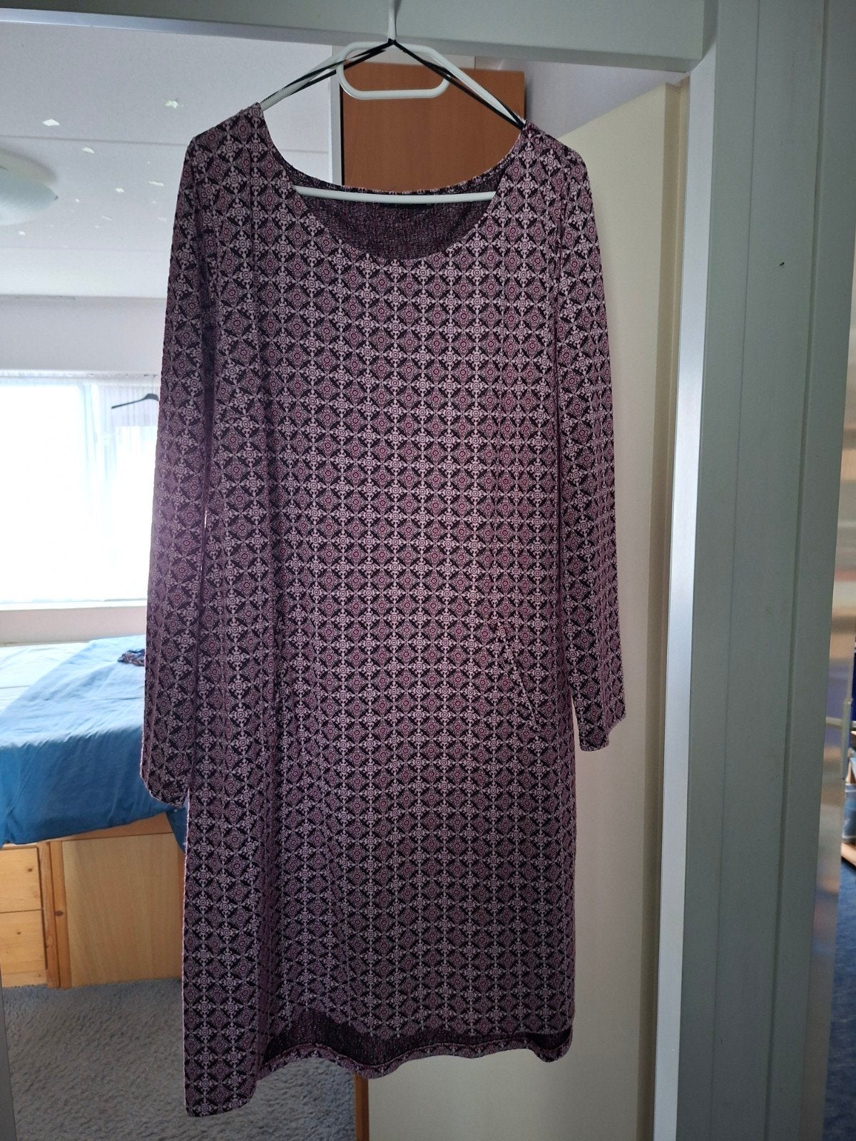 Jurk lange mouw van dikkere viscose voor najaar/winter, Kleding | Dames, Seasons, Ophalen of Verzenden, Zo goed als nieuw, Jurk
