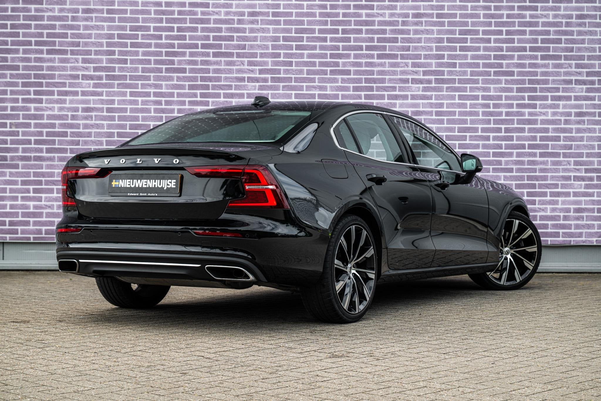 Volvo S60 2.0 B4 Plus Bright | Trekhaak | Panorama dak | Har, Auto's, Euro 6, 4 cilinders, S60, Zwart