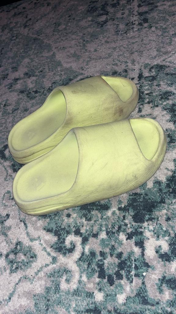 Yeezy slides, Ophalen, Gedragen, Groen, Slippers