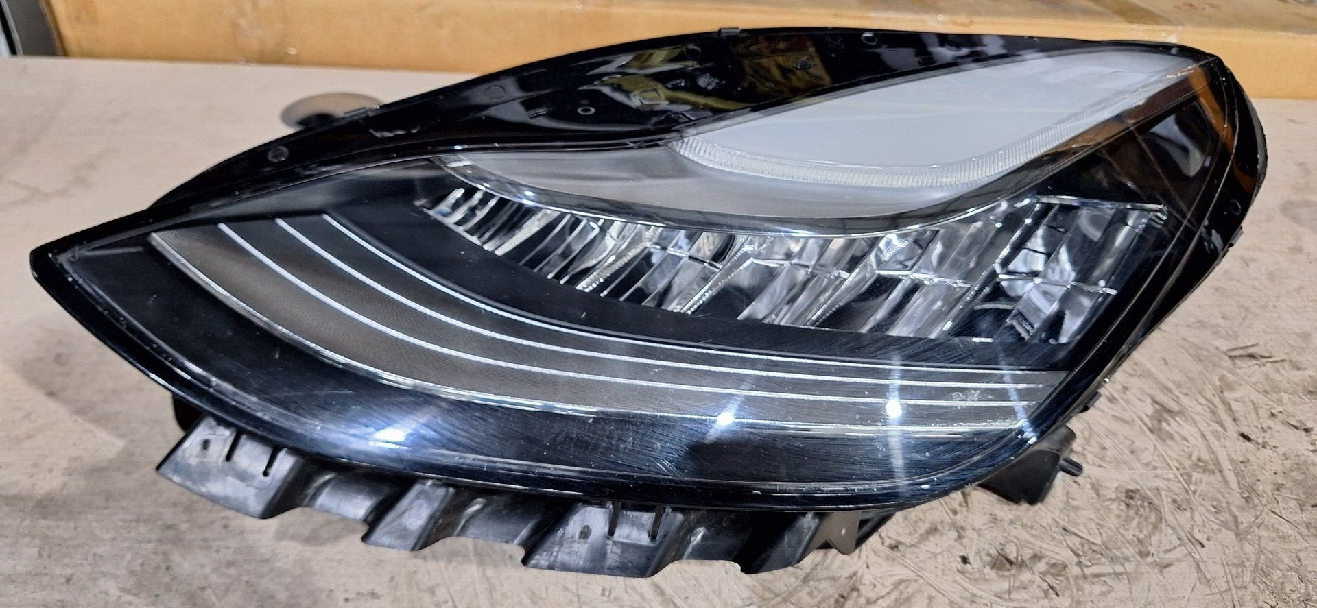 Originele Tesla Model 3 / Model Y Full LED Koplamp Links (SA