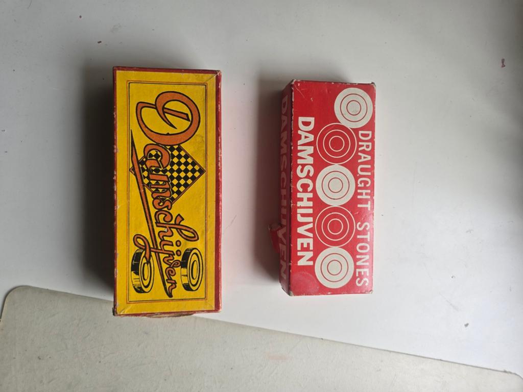 Vintage Dambordstenen / Damschijven in originele doos, Een of twee spelers, Ophalen of Verzenden, Gebruikt