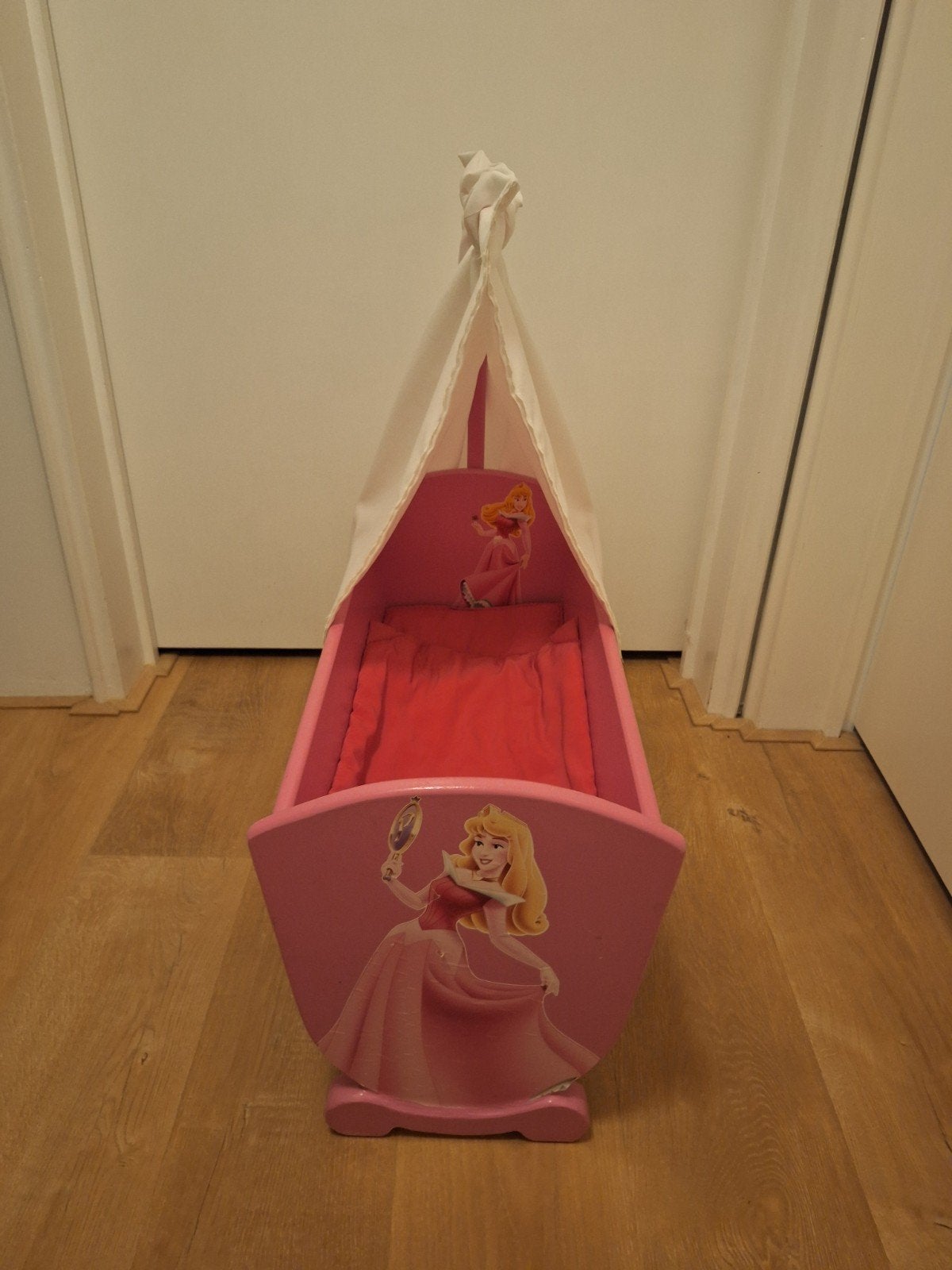 Roze poppenbed met Disney prinses Doornroosje/Aurora, Ophalen, Babypop