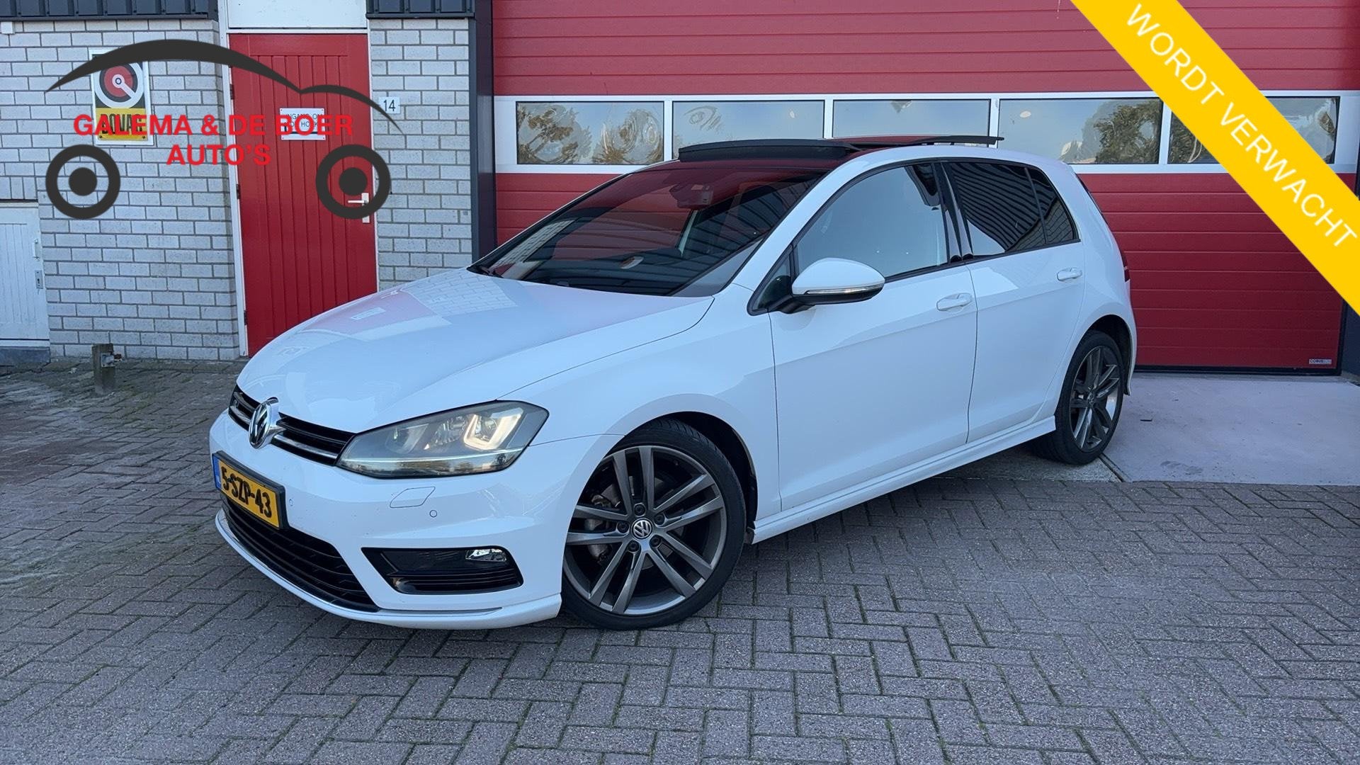 Volkswagen Golf 1.4 TSI Highline R-LINE / AUTOMAAT / PANORAM, Auto's, Euro 5, Gebruikt, 4 cilinders, Alcantara