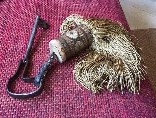 Antieke opvouwbare sleutel aan Antieke kwast, Ophalen of Verzenden
