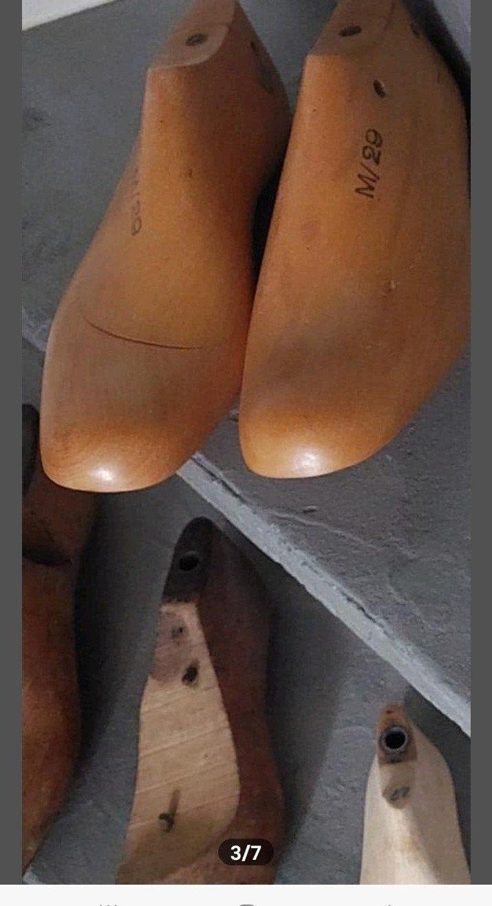PAAR OUDE HOUTEN SCHOENLEESTEN EN 3 losse, Antiek en Kunst, Curiosa en Brocante, Ophalen of Verzenden