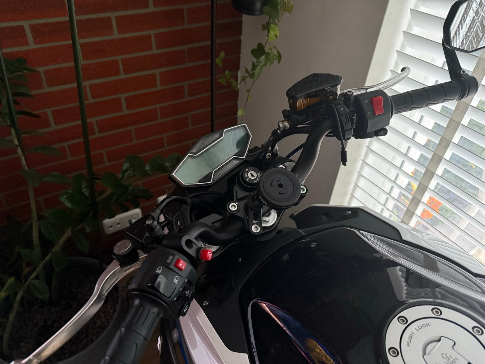 CFMOTO 650NK Naked Bike - Zwart/Wit/Blauw, Motoren, Motoren | Overige merken, 2 cilinders, Gebruikt, Particulier, Meer dan 35 kW
