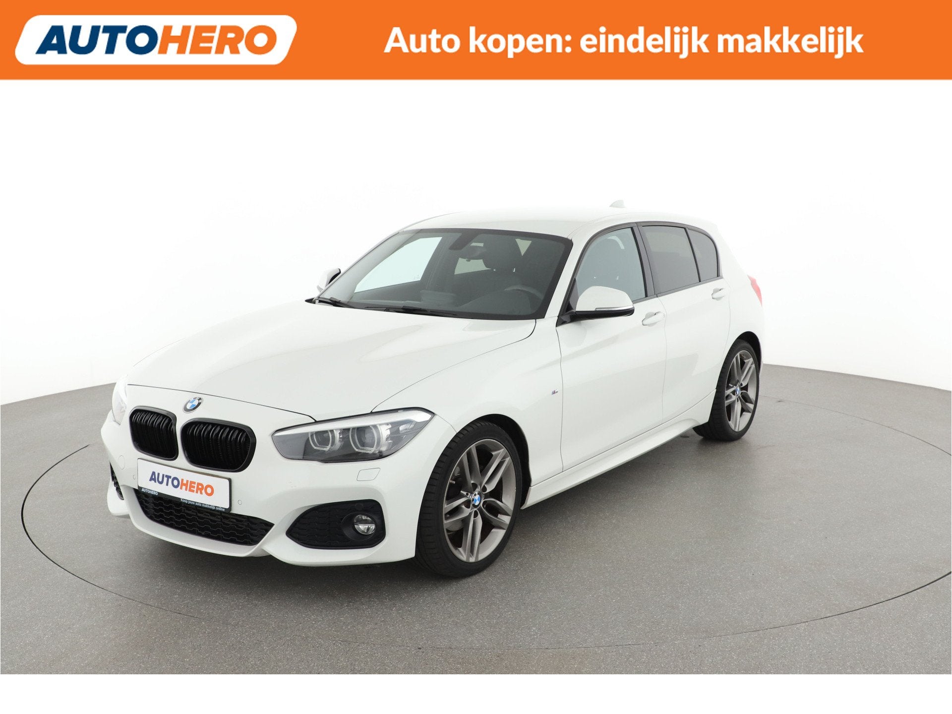 BMW 1-serie 118i MD95312 (bj 2018, automaat), Auto's, Gebruikt, Met garantie (alle), Wit, Leder