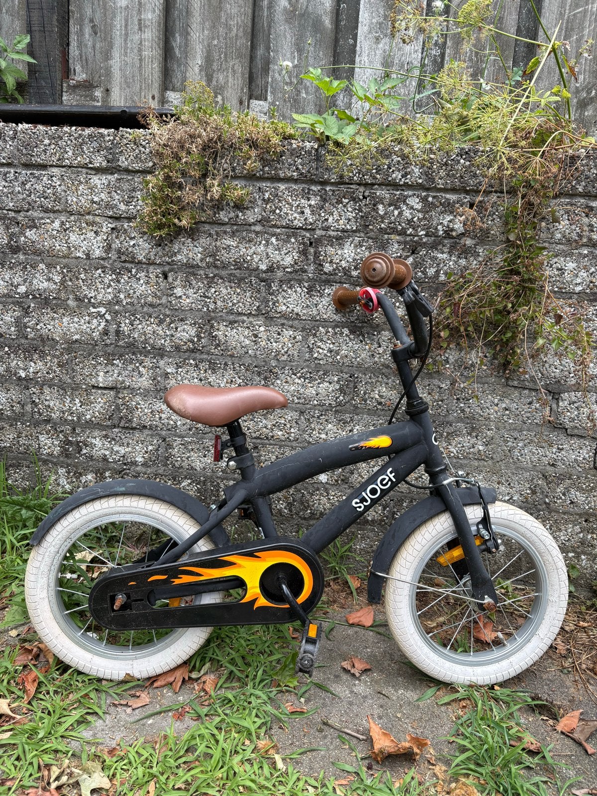 SJOEF kinderfiets 16 inch - Zwart met vlammen, Fietsen en Brommers, Ophalen, Gebruikt, Velgrem, 16 tot 20 inch