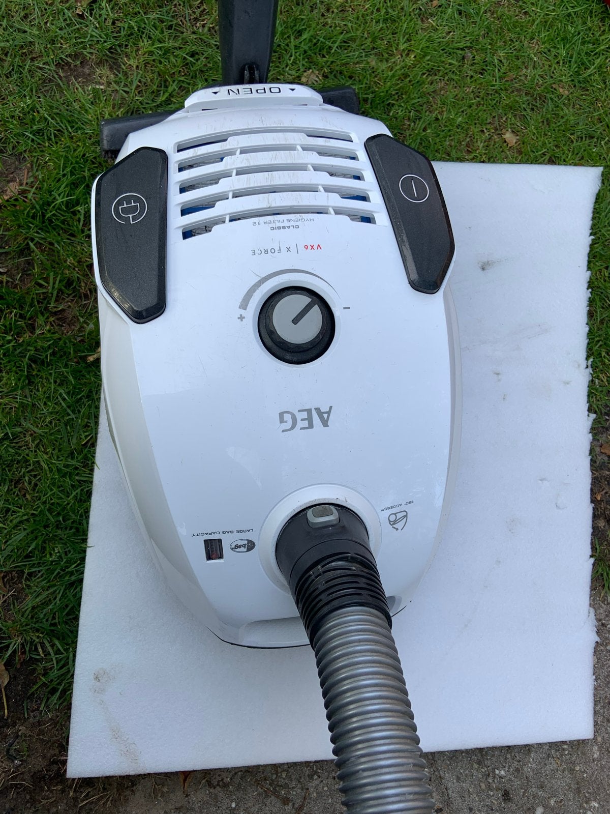 AEG VX6-2-IW-5 Stofzuiger - Krachtig en Betrouwbaar, Gebruikt, Sledestofzuiger, Minder dan 1200 watt, AEG